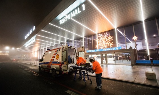 Záchranné sluby dorazily na letit Václava Havla po bombové hrozb (30....