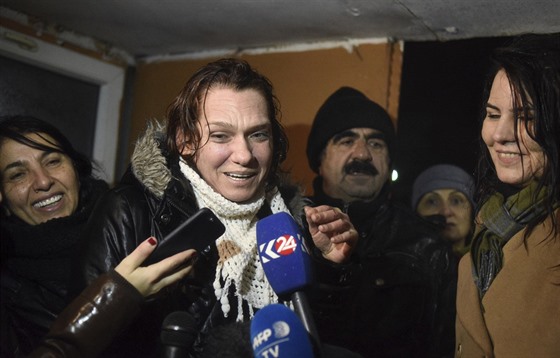 Turecká spisovatelka a novináka Asli Erdoganová, kterou soud propustil po...