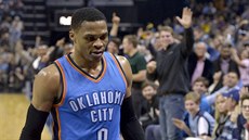 Russell Westbrook z Oklahoma City odchází po svém vyloučení do šaten, fanoušci... Russell Westbrook z Oklahoma City odchází po svém vyloučení do šaten, fanoušci...