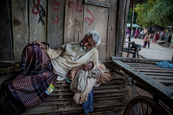 Menina muslimskch Rohing je v Barm pronsledovna ady. Desetitisce z...