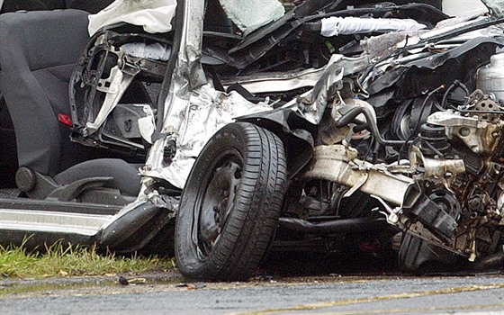Nehoda se stala poté, co jedno z aut pejelo do protismru a srazilo se s dalími dvma vozy (Ilustraní snímek).