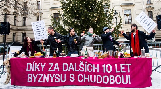 Happening ped Úadem vlády v Praze k oficiálnímu zahájení kampan Mít svj...