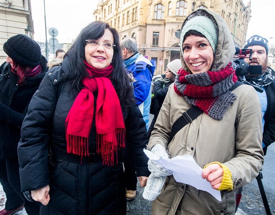 Happening ped Úadem vlády v Praze k oficiálnímu zahájení kampan Mít svj...