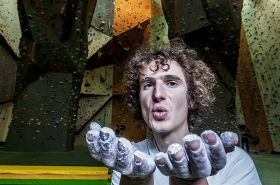 Adam Ondra patí mezi svtovou elitu ve sportovním i soutním lezení.