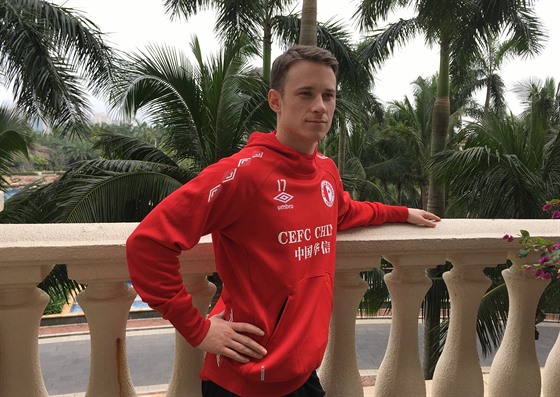 Jan Sýkora pestoupil do Slavie, se kterou hned odletl na soustední do íny.