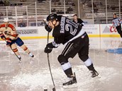 Momentka z utkn AHL mezi Bakersfield Condors a Ontario Reign, kter se dv...