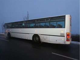 idi v mlze pehldl autobus a pedjdl.