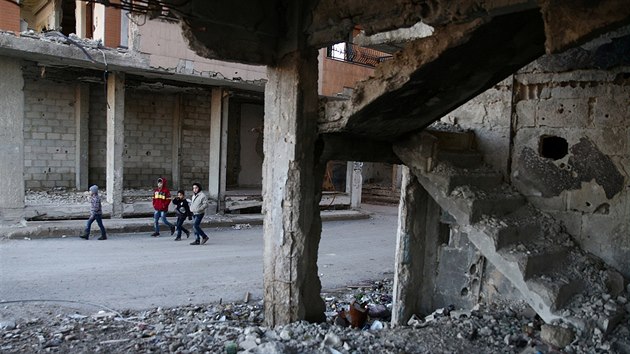 Chlapci na pedmst Damaku. (30. prosince 2016)