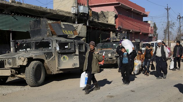 Irck armda za  pomoci kurdskch jednotek se sna osvobodit Mosul od jna loskho roku (2. ledna 2017)