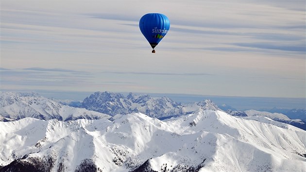 Zimn pelet pes Dolomity v balonu