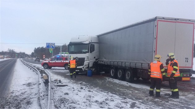 Dlnici D10 blokovaly dopravn nehody (5. ledna 2017)