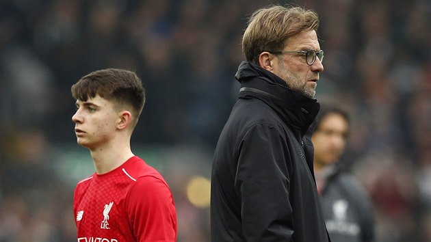 KOU A MLADK. Trenr Liverpoolu Jrgen Klopp poslal do utkn FA Cupu proti Plymouthu rekordn mladou sestavu, v n nechybl sedmnctilet Ben Woodburn.