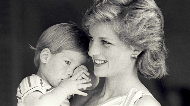 Princezna Diana a jej syn princ Harry (Mallorca, 9. srpna 1988)