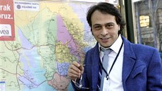 Turecký módní návrhář Barbaros Sansal na archivním snímku Turecký módní návrhář Barbaros Sansal na archivním snímku