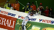 Veronika Velez-Zuzulová slaví vítzství ve slalomu v Záhebu.