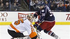 Steve Mason v brance Philadelphie vychytal Booneho Jennera z Columbusu.