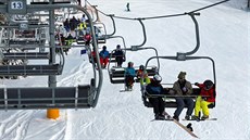 Víkendové lyžování ve skiareálu Bublava. Víkendové lyžování ve skiareálu Bublava.