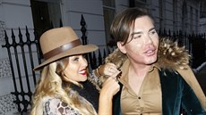 Rodrigo Alves se svou kamarádkou na nákupech v Londýn, kde podstoupil jednu z...