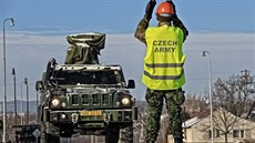 Nakládání vozidla Iveco na vlak před odjezdem do Pobaltí Nakládání vozidla Iveco na vlak před odjezdem do Pobaltí