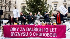 Happening před Úřadem vlády v Praze k oficiálnímu zahájení kampaně Mít svůj... Happening před Úřadem vlády v Praze k oficiálnímu zahájení kampaně Mít svůj...