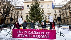 Happening ped Úadem vlády v Praze k oficiálnímu zahájení kampan Mít svj...