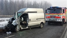 Opel Vivaro měl zdemolovanou přední část, řidič neměl šanci na přežití. (9.... Opel Vivaro měl zdemolovanou přední část, řidič neměl šanci na přežití. (9....