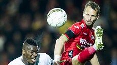 Český obránce Ostende David Rozehnal v utkání proti Gentu. Český obránce Ostende David Rozehnal v utkání proti Gentu.
