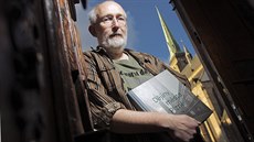 Historik Národopisného muzea v Plzni a spoluautor knihy Tomáš Bernhardt ukazuje... Historik Národopisného muzea v Plzni a spoluautor knihy Tomáš Bernhardt ukazuje...