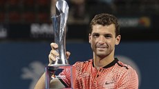 Grigor Dimitrov s trofejí pro vítěze turnaje v Brisbane. Grigor Dimitrov s trofejí pro vítěze turnaje v Brisbane.