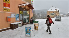 V Josefově Dole na Jablonecku je pošta nově součástí trafiky a provozuje ji... V Josefově Dole na Jablonecku je pošta nově součástí trafiky a provozuje ji...