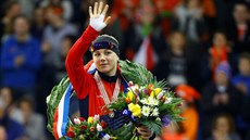 AHOJ! Karolína Erbanová pi medailovém ceremoniálu, práv triumfovala na...