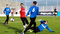 Momentka z utkání Tipsport ligy mezi Brnem (modrá) a Pardubicemi