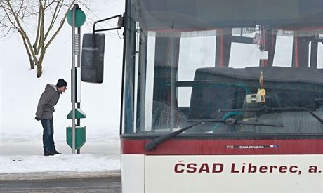 Lidé mrzli opakovan na zastávkách a nedostali se do práce, kol ani k lékam....