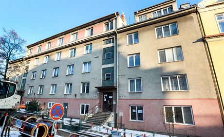 Dm v Erbenov ulici, v nm koupil sedmdesátimetrový dvoupokojový byt radní...