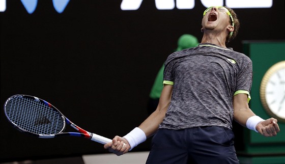 Uzbecký tenista Denis Istomin vyadil ve 2. kole Australian Open nasazenou...