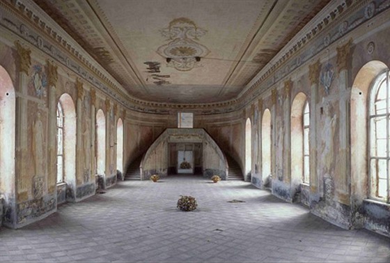 Tanírna z poátku 19. století na zámku v Uhericích. Fotografie z roku 2009