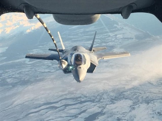 První operaní nasazení letoun F-35. Americká námoní pchota je nasadila na...