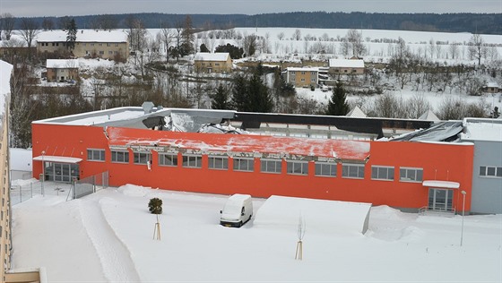 Zícená stecha sportovní haly v eské Tebové.