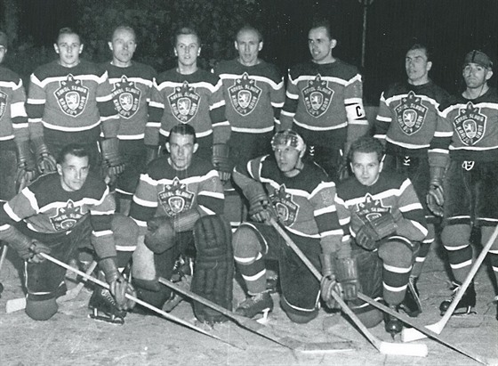 Hokejisté Karlových Var v sezon 1953 - 54.