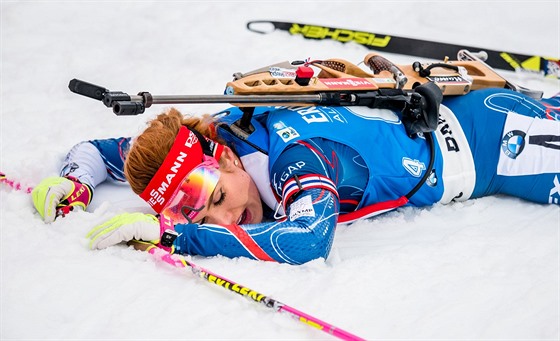 Vyerpan Gabriela Koukalov v cli tafety v Ruhpoldingu.