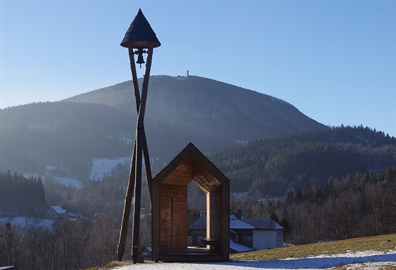 Velký Javorník od zvoniky Strákyn Beskyd na Horekách