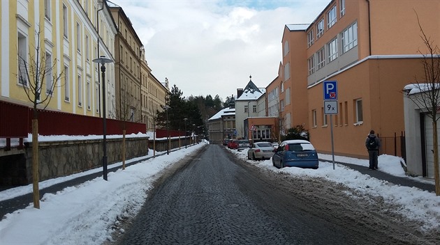 táflova ulice dostala zpt svou historickou podobu s kostkami místo asfaltu....