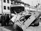 Tramvaj T3. V beznu 1962 se tramvaj na kiovatce Plzeské a Radlické  shodou...