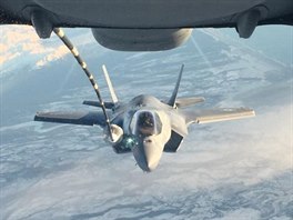 Prvn operan nasazen letoun F-35. Americk nmon pchota je nasadila na...