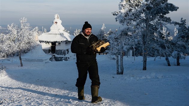 Buddhistick klter ad up Ling na hoe Kakanar v ruskm Sverdlovskm kraji (18. nora 2016)