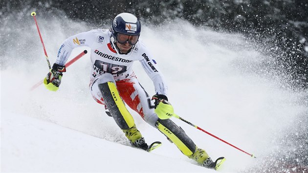 Krytof Krzl na slalomov trati ve vcarskm Wengenu.
