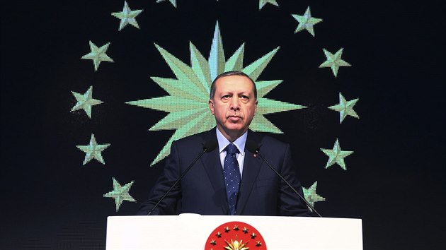 Tureck prezident Recep Tayyip Erdogan bhem projevu k pleitosti oteven nov burzy v Istanbulu (14. ledna 2017)