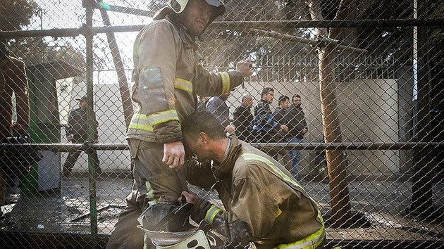 Pi poru v Tehernu se ztila vkov budova z 60. let (19. ledna 2017)