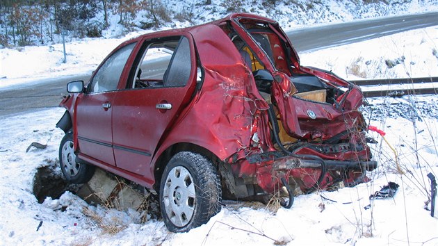 Auto uvzl na kolejch mezi Osvranem a Stakovem na Domalicku rozdrtil pijdjc osobn vlak (14. ledna 2017)