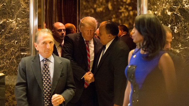 Nastupujc americk prezident Donald Trump se v Trump Tower seel se synem Martina Luthera Kinga (16. ledna 2017)